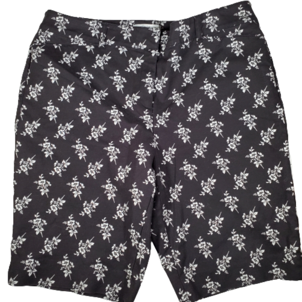 White House/ Black Market Bermida Shorts 14
